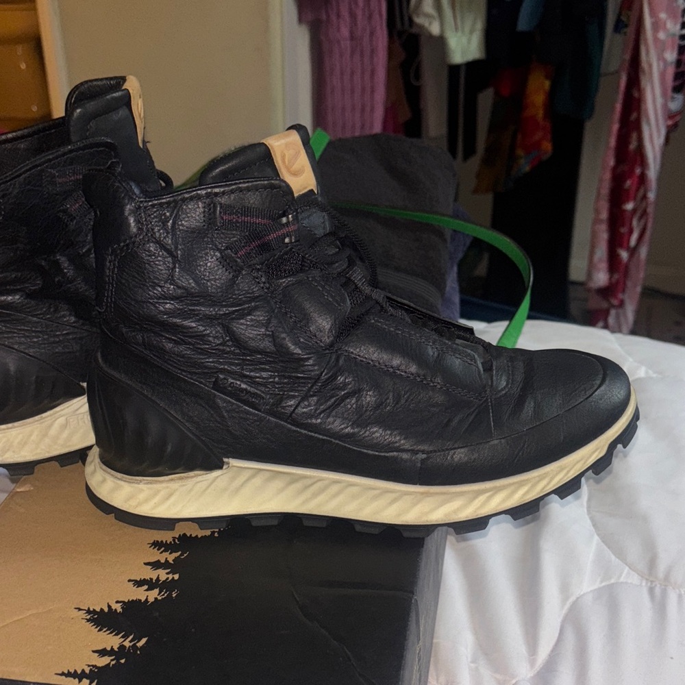 Ecco Black and Cream Leather Boots - Picture 4 of 11